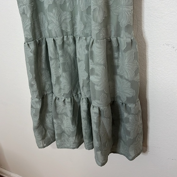 Speechless sage green dress size M maxi - Picture 3 of 11